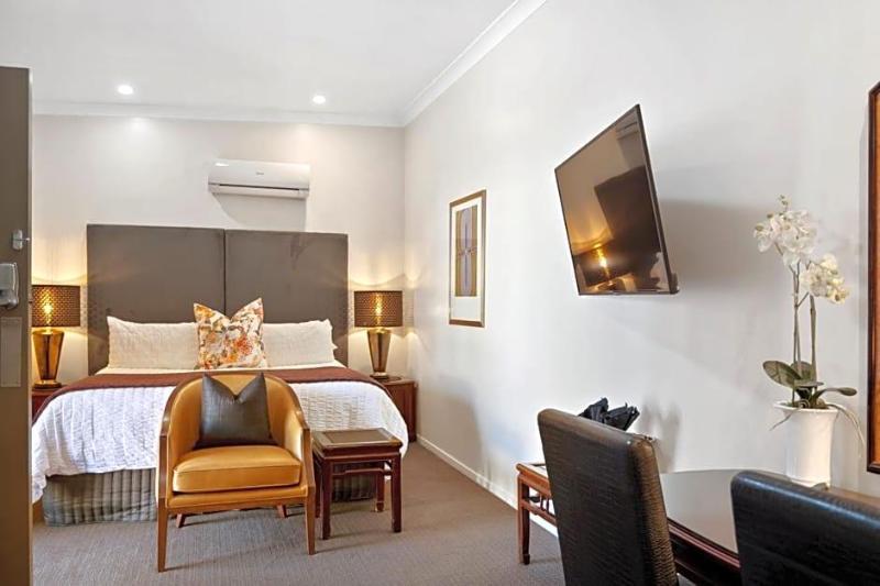 53 On Victoria Motels
