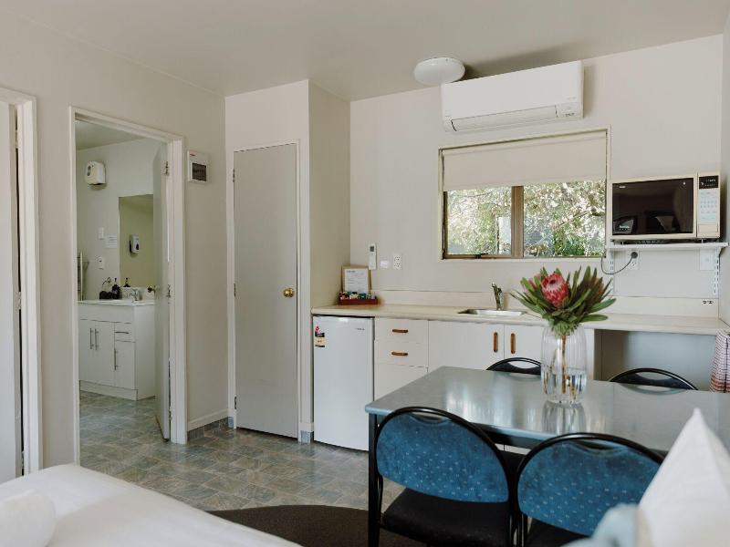 Amber Court Motel image