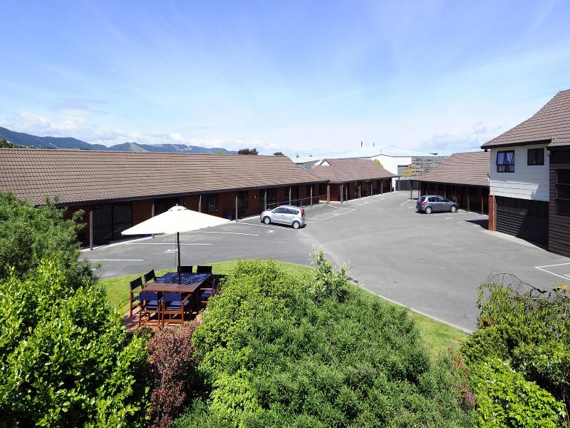 Amber Court Motel image