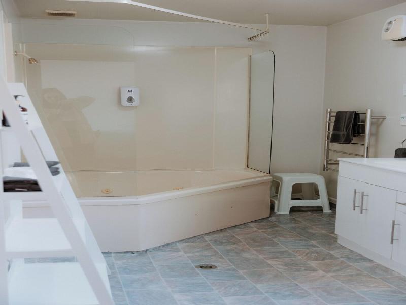 Amber Court Motel image