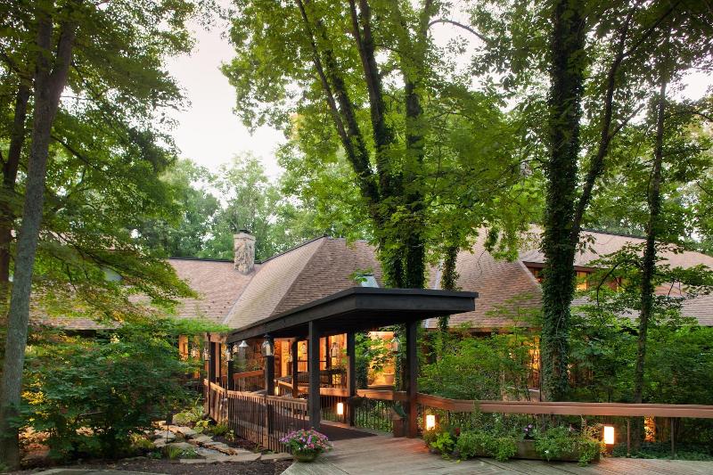 The Inn At Honey Run image