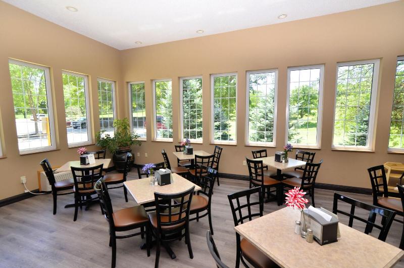 Cobblestone Inn Suites Denison Majestic Hills image