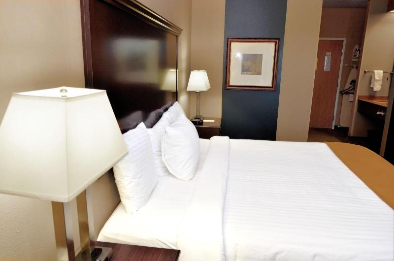 Cobblestone Inn Suites Denison Majestic Hills image