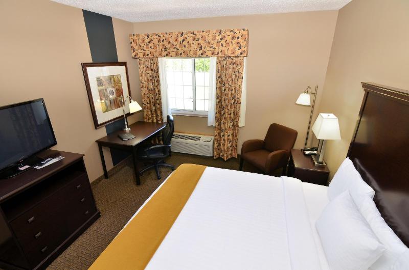Cobblestone Inn Suites Denison Majestic Hills image