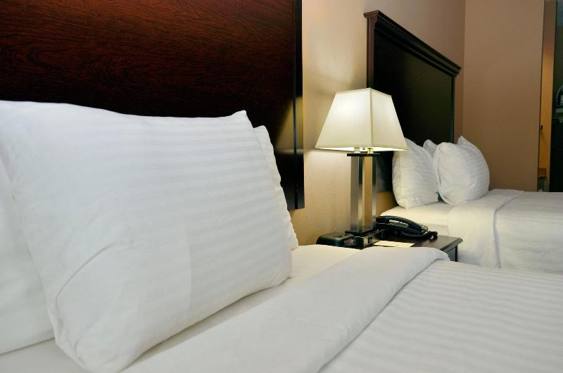 Cobblestone Inn Suites Denison Majestic Hills image