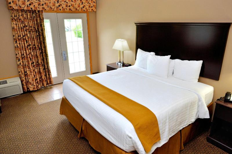 Cobblestone Inn Suites Denison Majestic Hills image