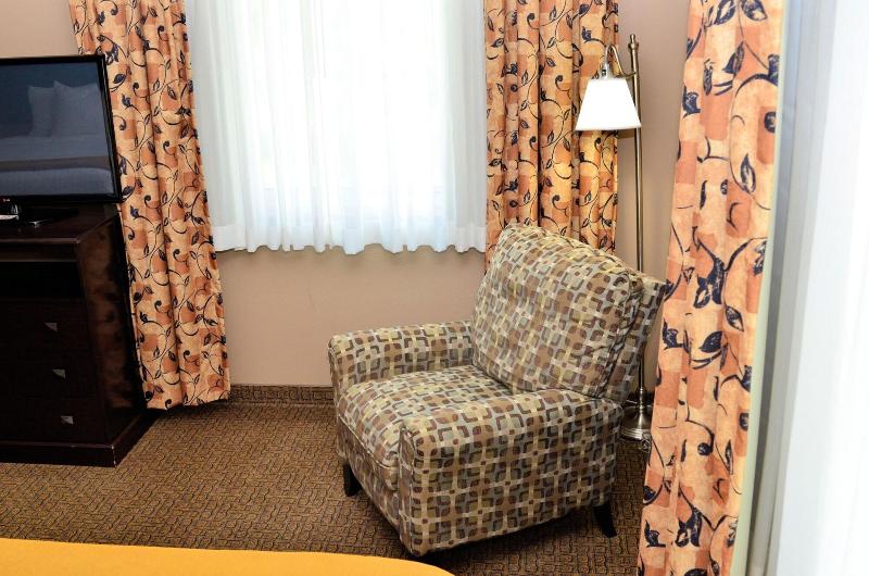 Cobblestone Inn Suites Denison Majestic Hills image