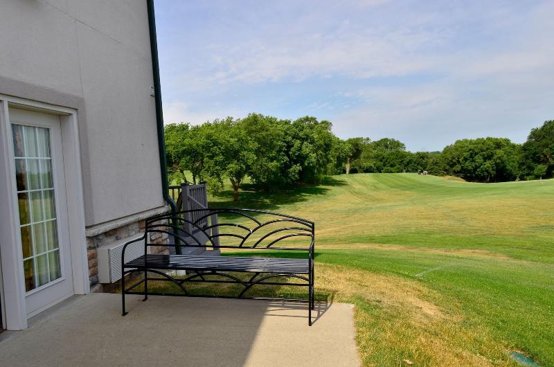 Cobblestone Inn Suites Denison Majestic Hills image