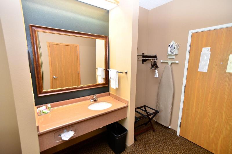 Cobblestone Inn Suites Denison Majestic Hills image