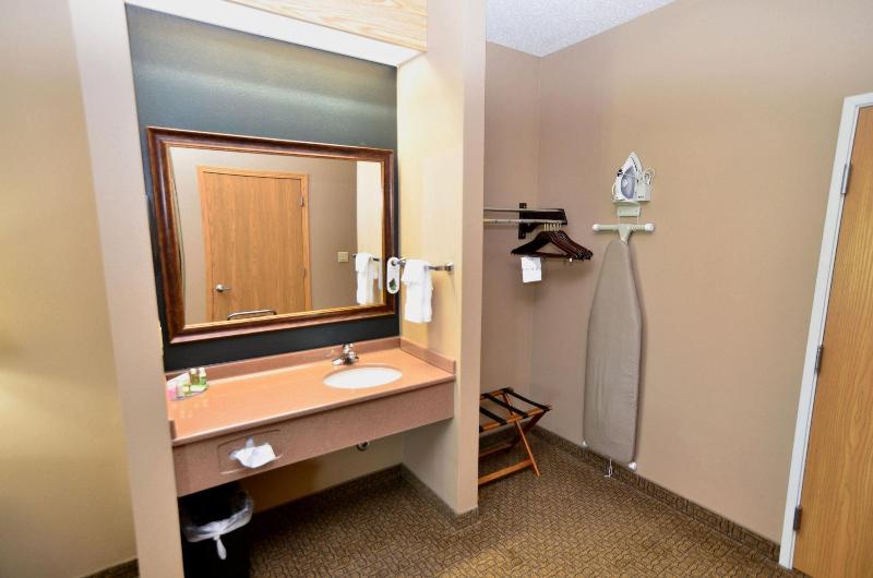 Cobblestone Inn Suites Denison Majestic Hills image