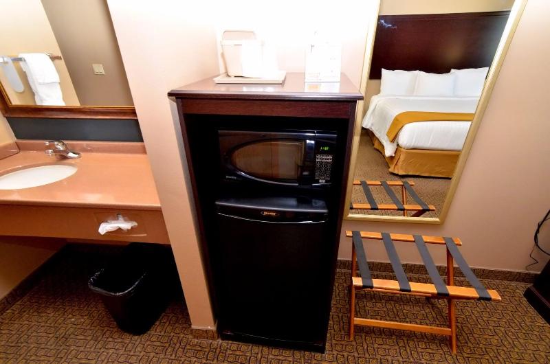 Cobblestone Inn Suites Denison Majestic Hills image