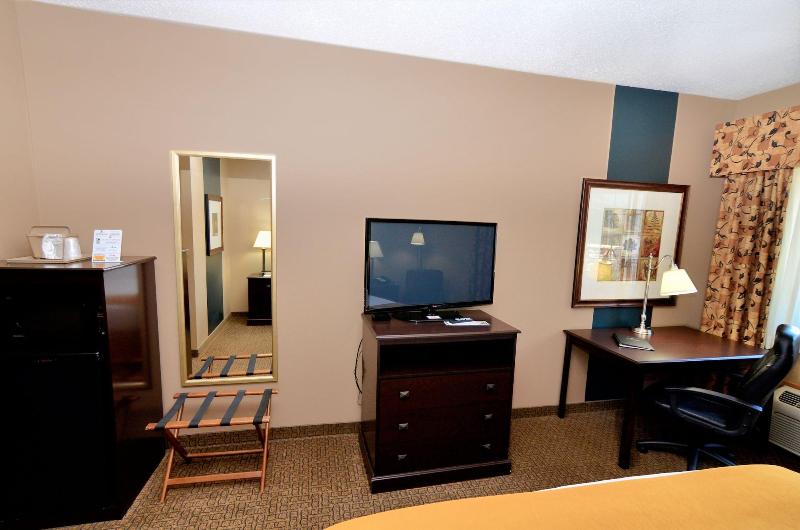 Cobblestone Inn Suites Denison Majestic Hills image