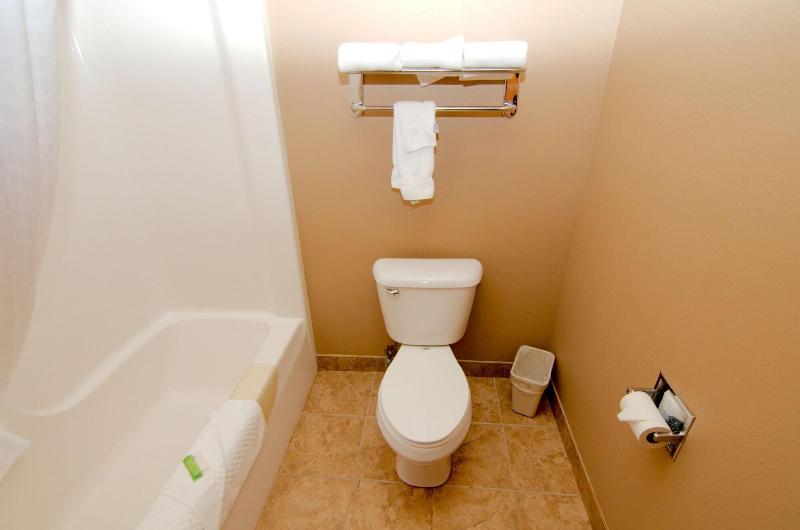 Cobblestone Inn Suites Denison Majestic Hills image