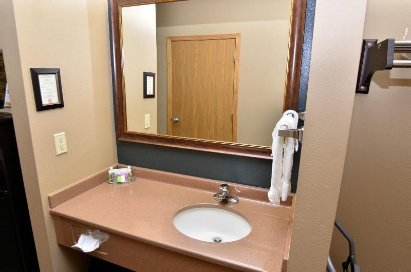 Cobblestone Inn Suites Denison Majestic Hills image