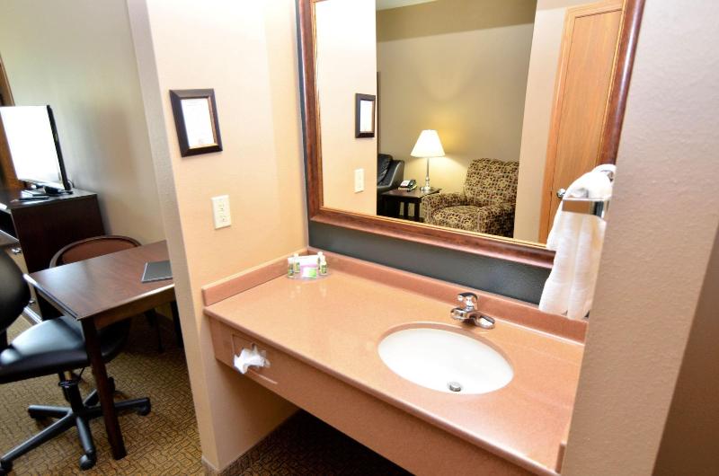 Cobblestone Inn Suites Denison Majestic Hills image