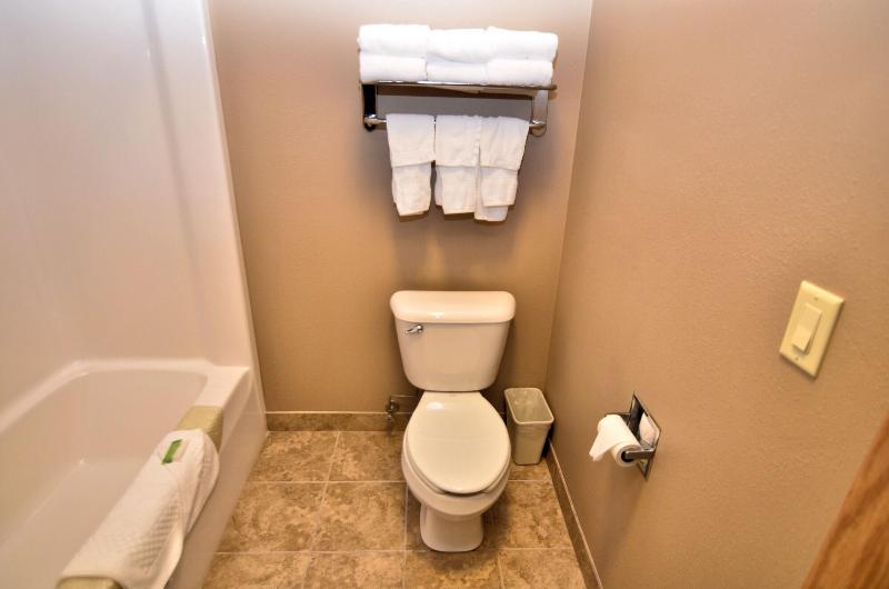 Cobblestone Inn Suites Denison Majestic Hills image