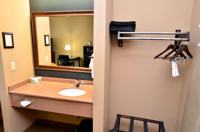 Cobblestone Inn Suites Denison Majestic Hills image