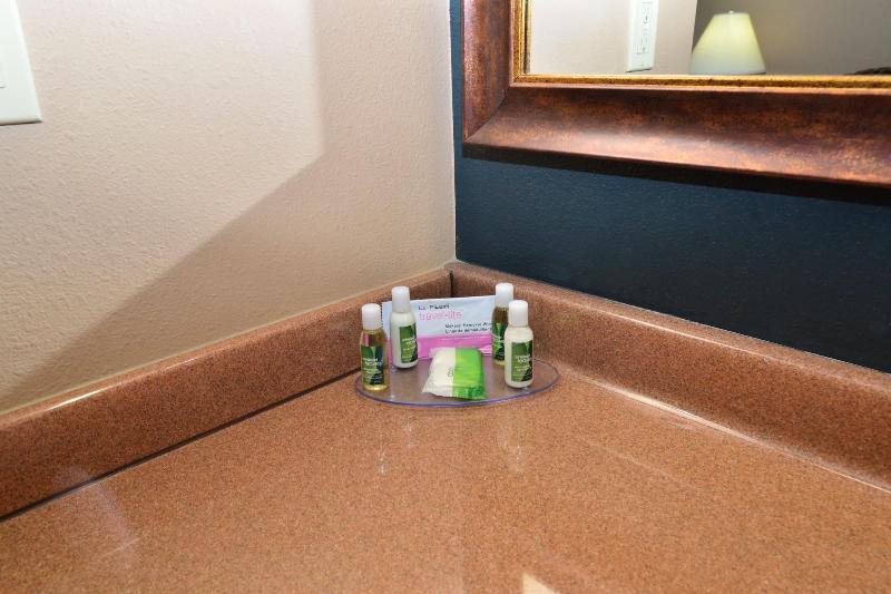Cobblestone Inn Suites Denison Majestic Hills image