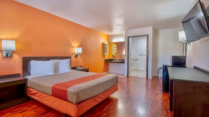 Motel 6 Santa Nella, CA - Los Banos image