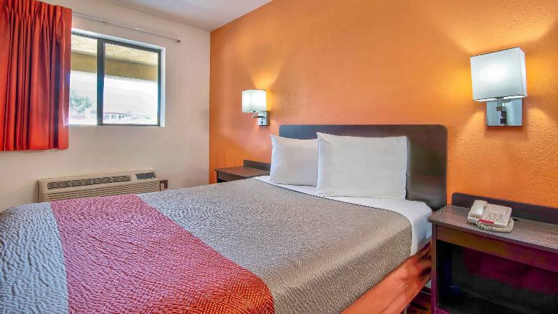 Motel 6 Santa Nella, CA - Los Banos image