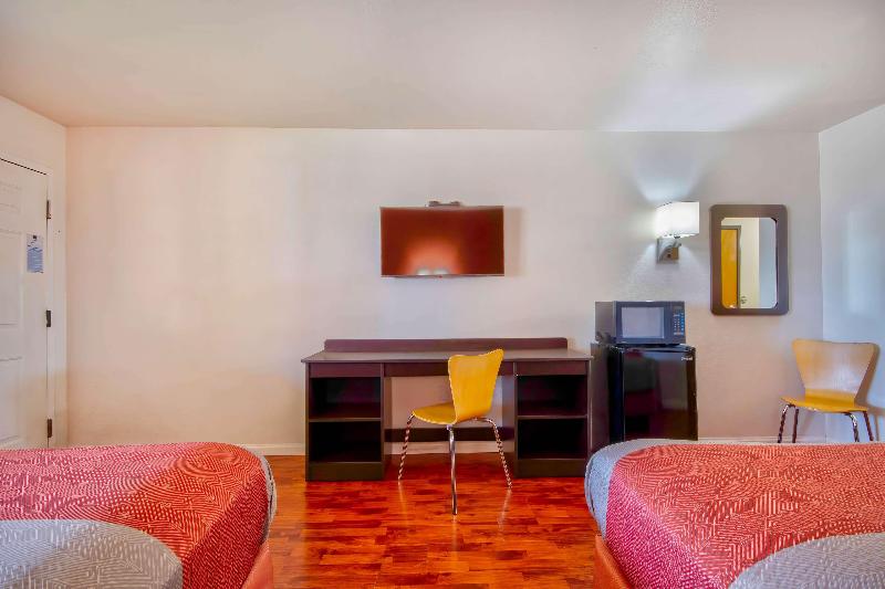Motel 6 Santa Nella, CA - Los Banos image