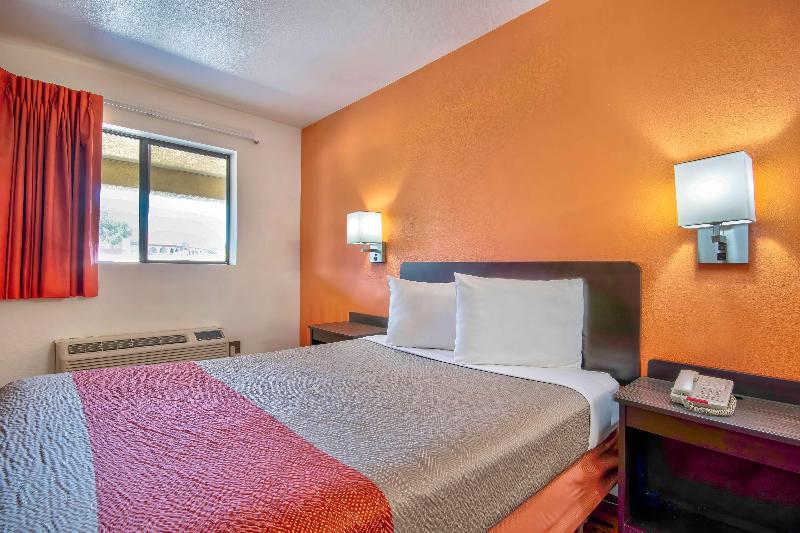 Motel 6 Santa Nella, CA - Los Banos image