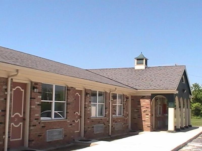 Hometown Inn Galion image