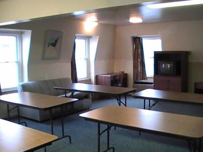 Hometown Inn Galion image