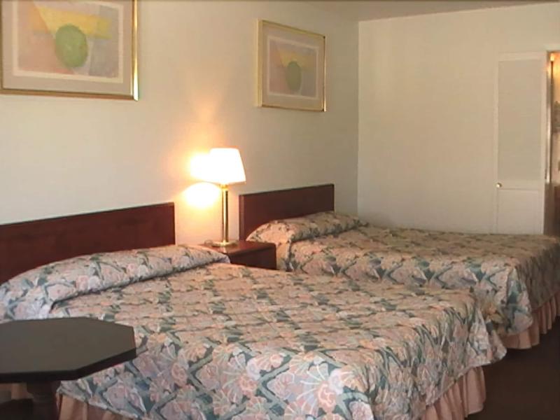 Hometown Inn Galion image