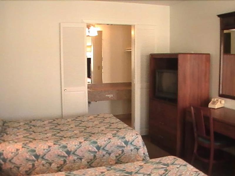 Hometown Inn Galion image