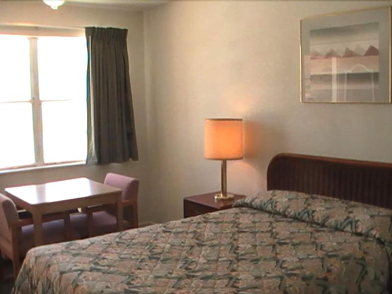 Hometown Inn Galion image