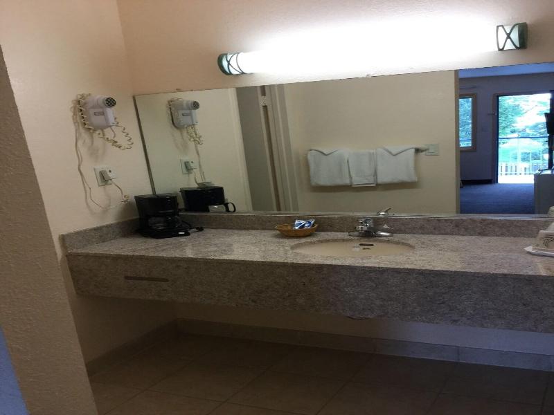 Belmont Inn Suites image