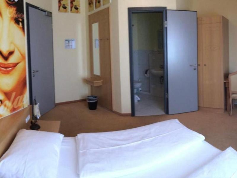 Cinehotel Maroni image
