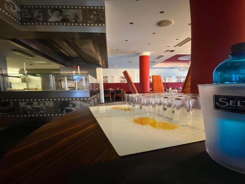 Cinehotel Maroni image