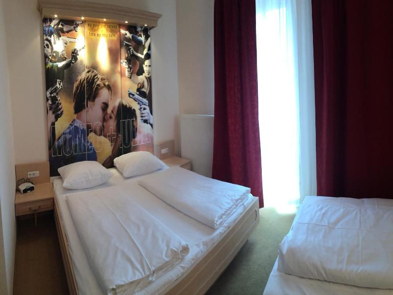 Cinehotel Maroni image