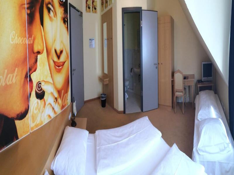 Cinehotel Maroni image