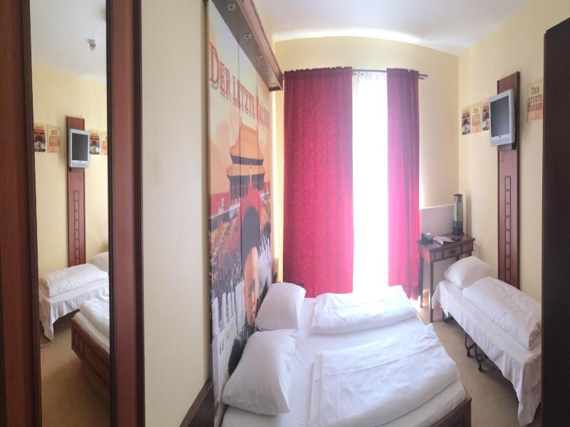 Cinehotel Maroni image