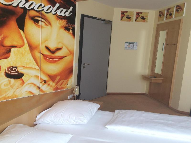 Cinehotel Maroni image