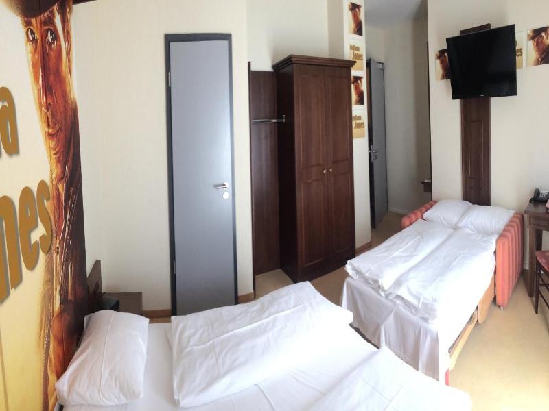 Cinehotel Maroni image