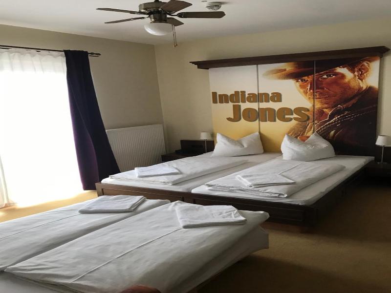 Cinehotel Maroni image