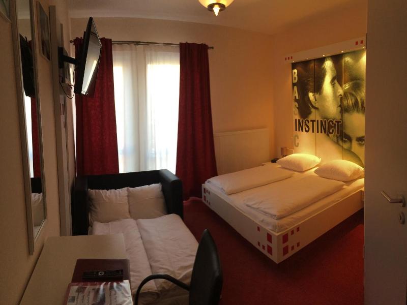 Cinehotel Maroni image
