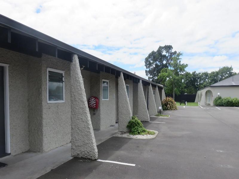 Aztec Motel image