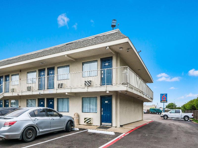 Motel 6 Irving, TX - Dallas image