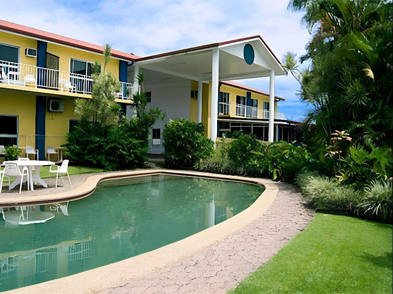 Barrier Reef Motel image 3
