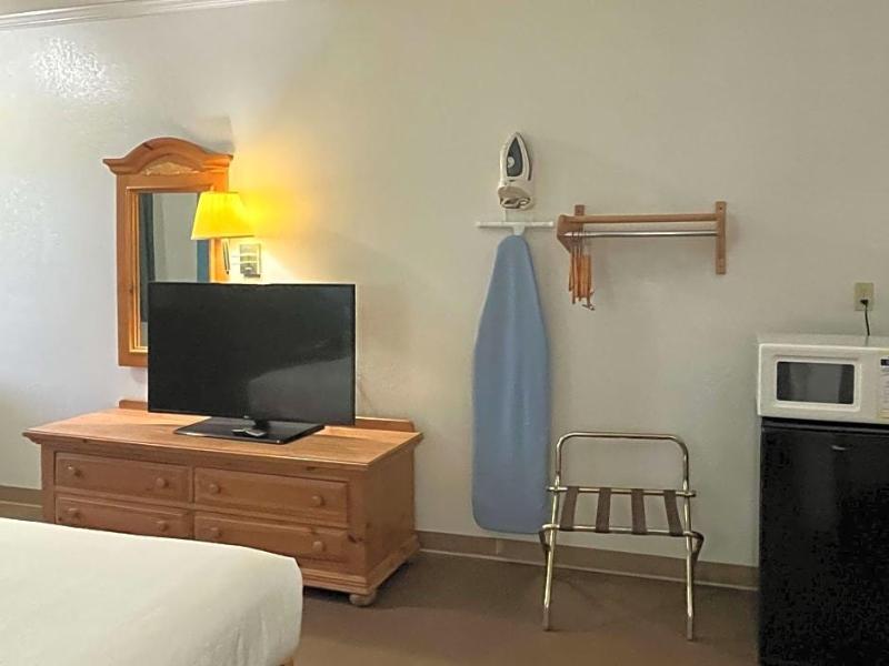 Portland Inn Indiana image