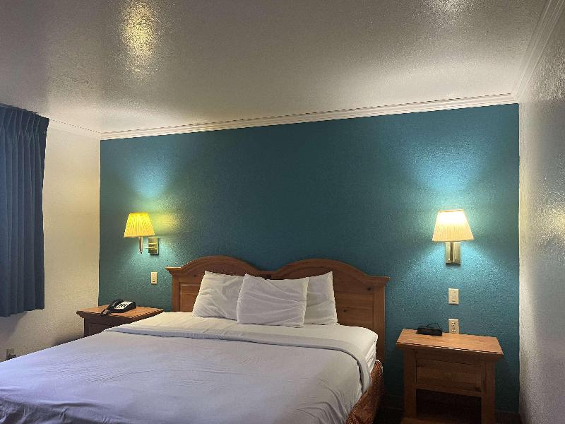 Portland Inn Indiana image 8
