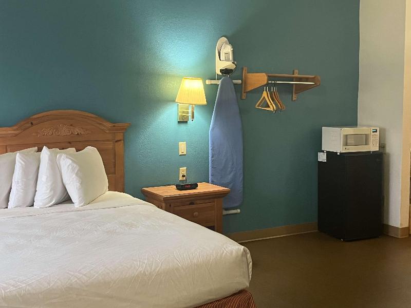 Portland Inn Indiana image