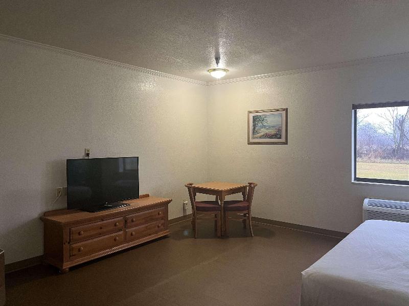 Portland Inn Indiana image