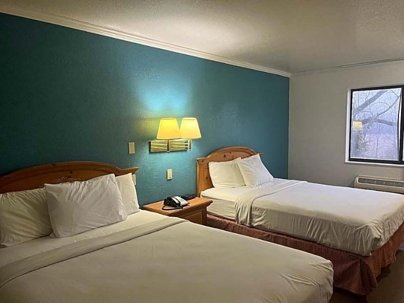 Portland Inn Indiana image