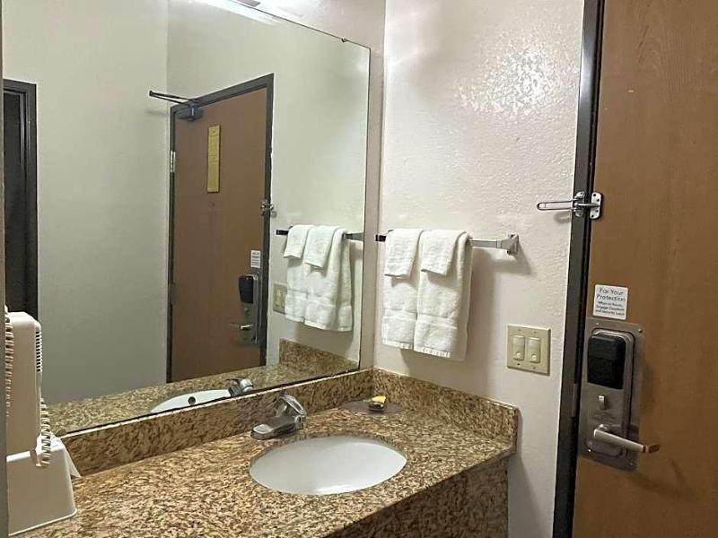 Portland Inn Indiana image